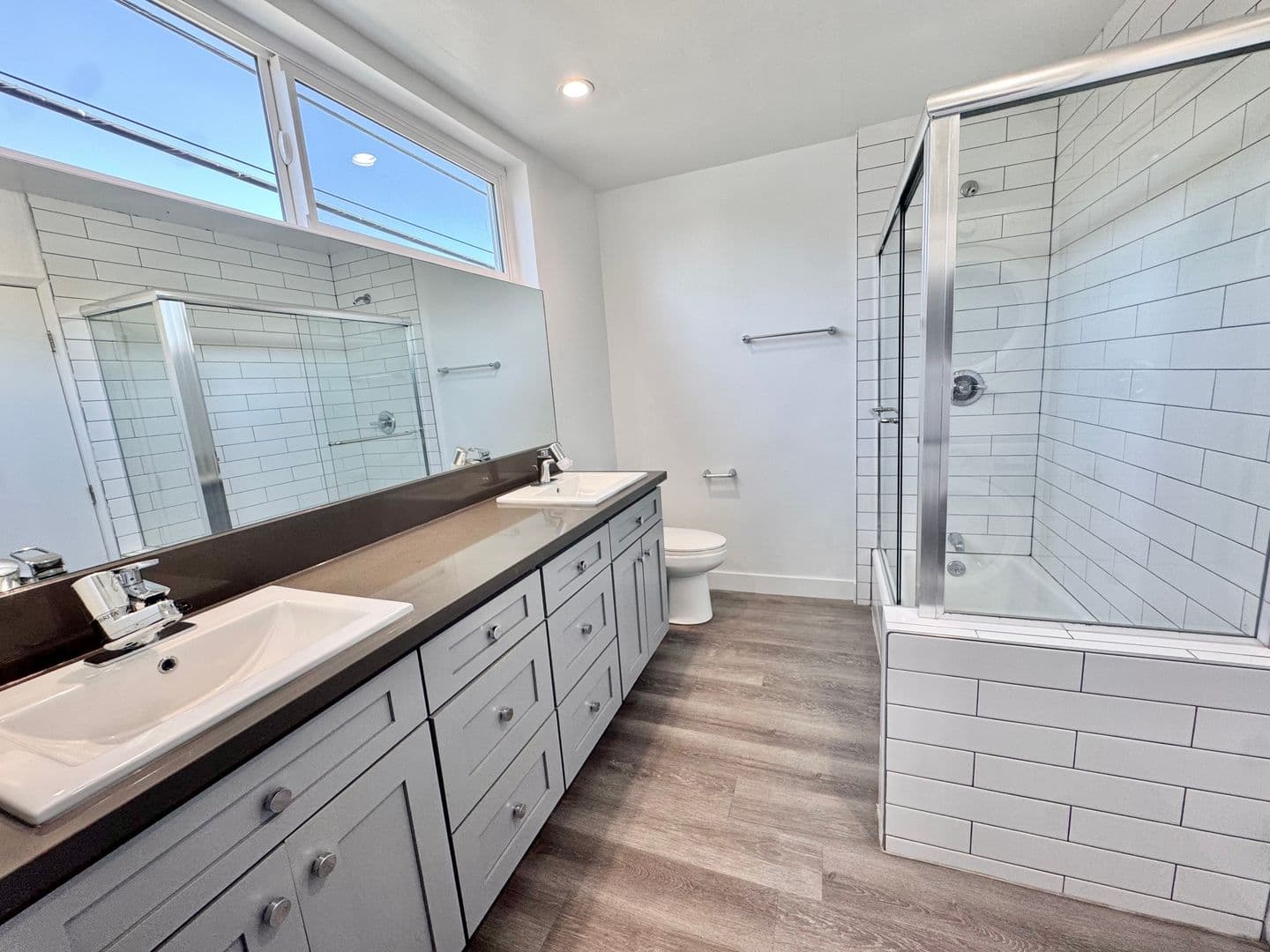Beverly Hills Apartment: 117 N. Hamilton Dr.