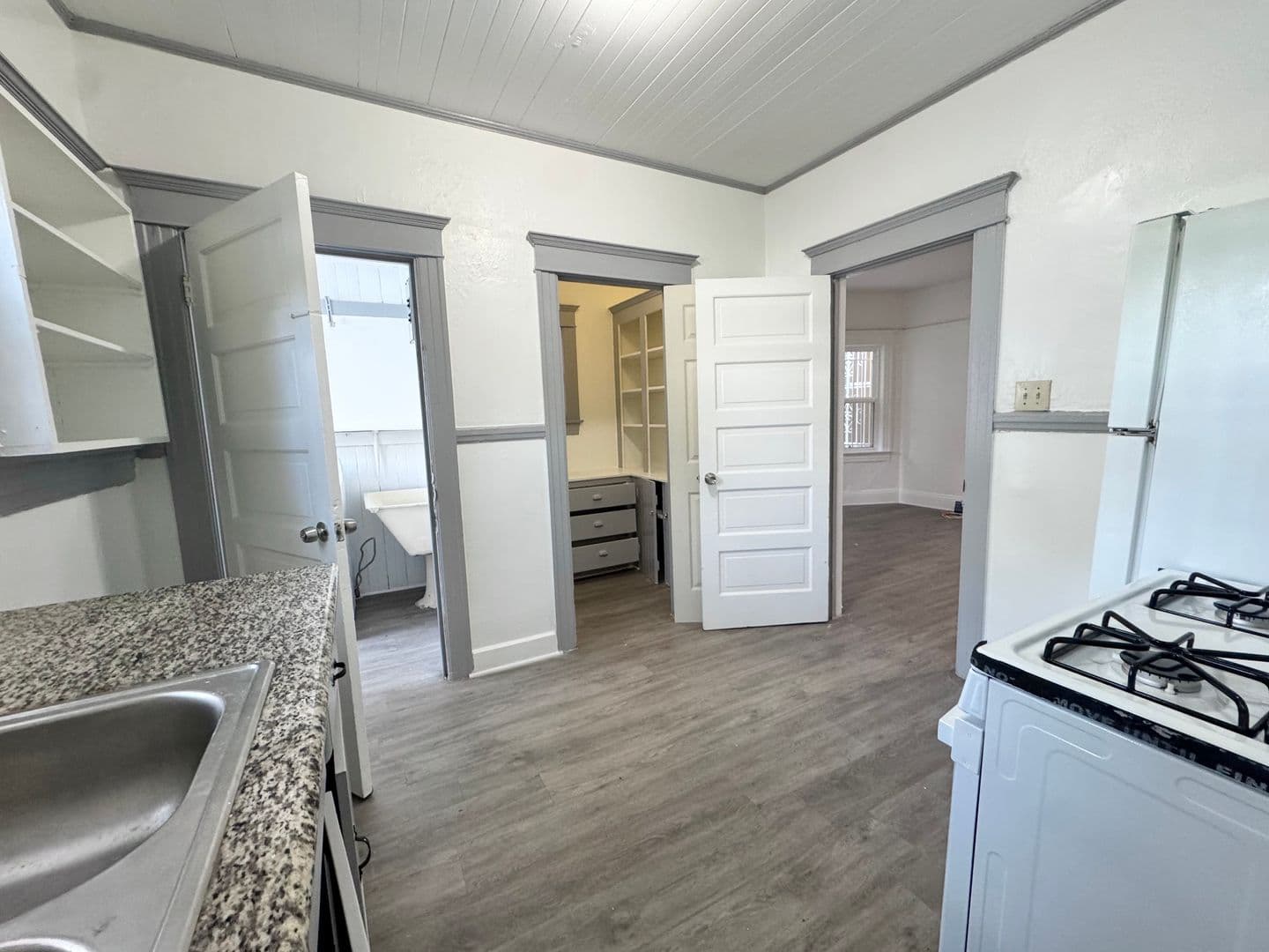 Los Angeles Apartment: 930 Albany St.