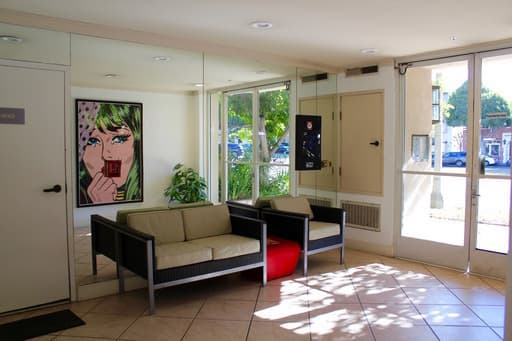 Los Angeles Apartment: 8915 Burton Way