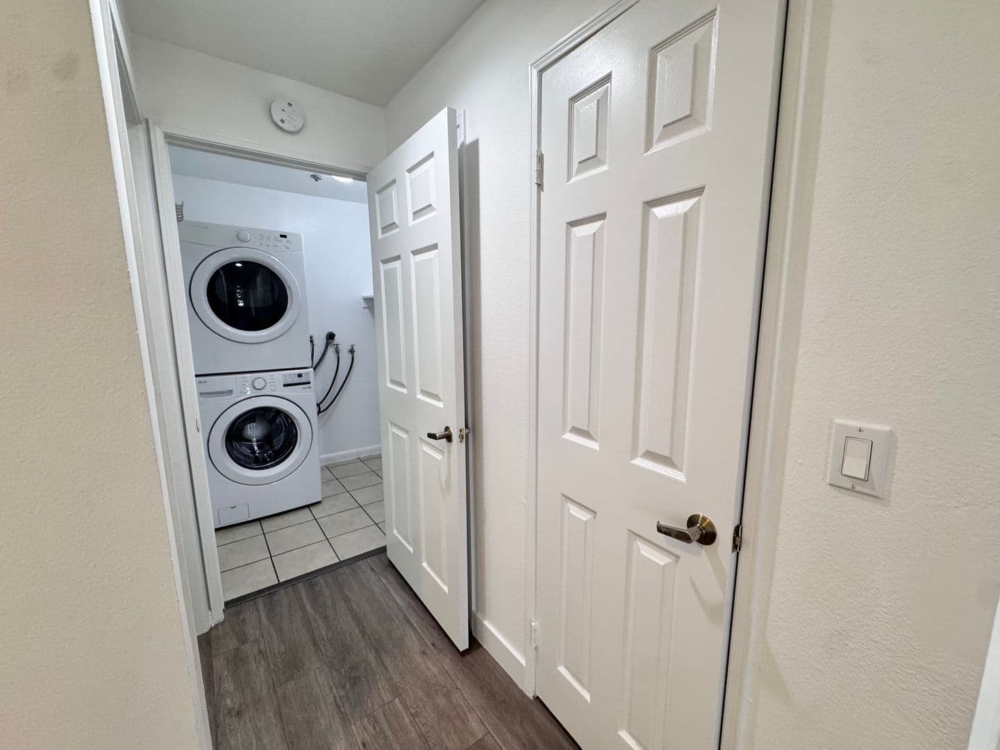 Los Angeles Apartment: 8915 Burton Way