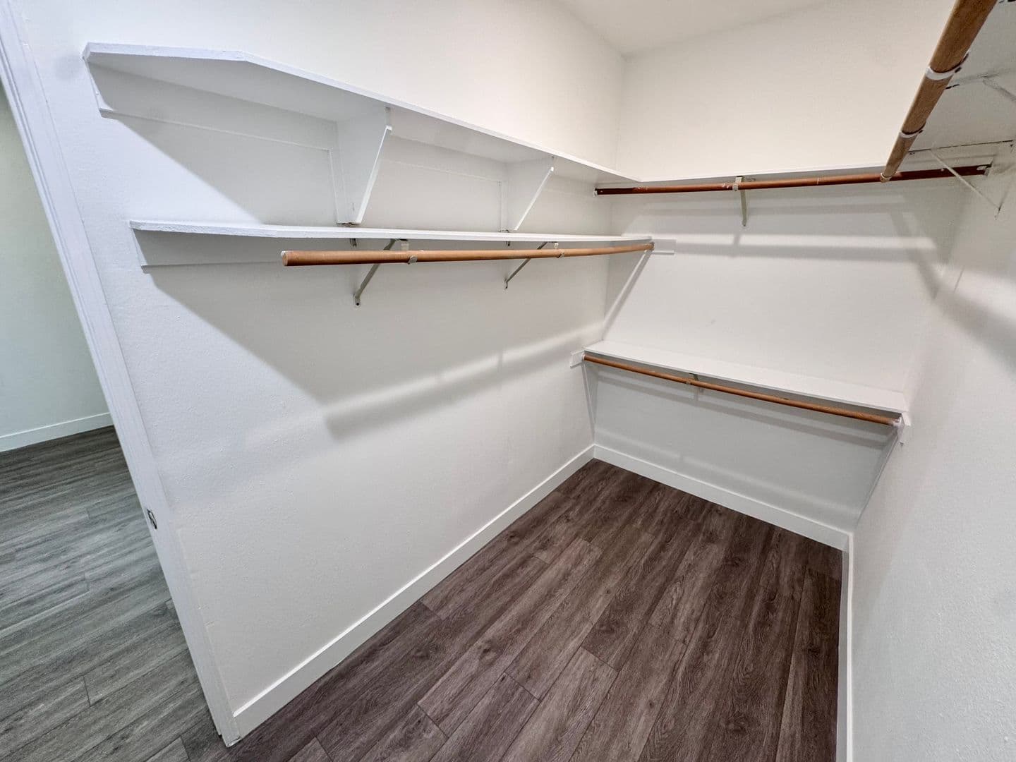 Los Angeles Apartment: 8915 Burton Way