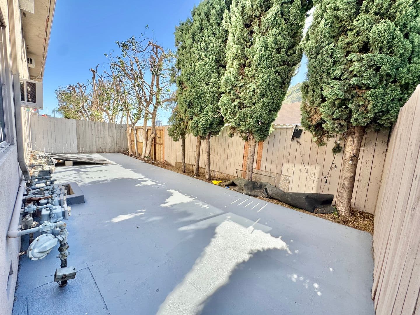 Los Angeles Apartment: 11720 Bellagio Rd.