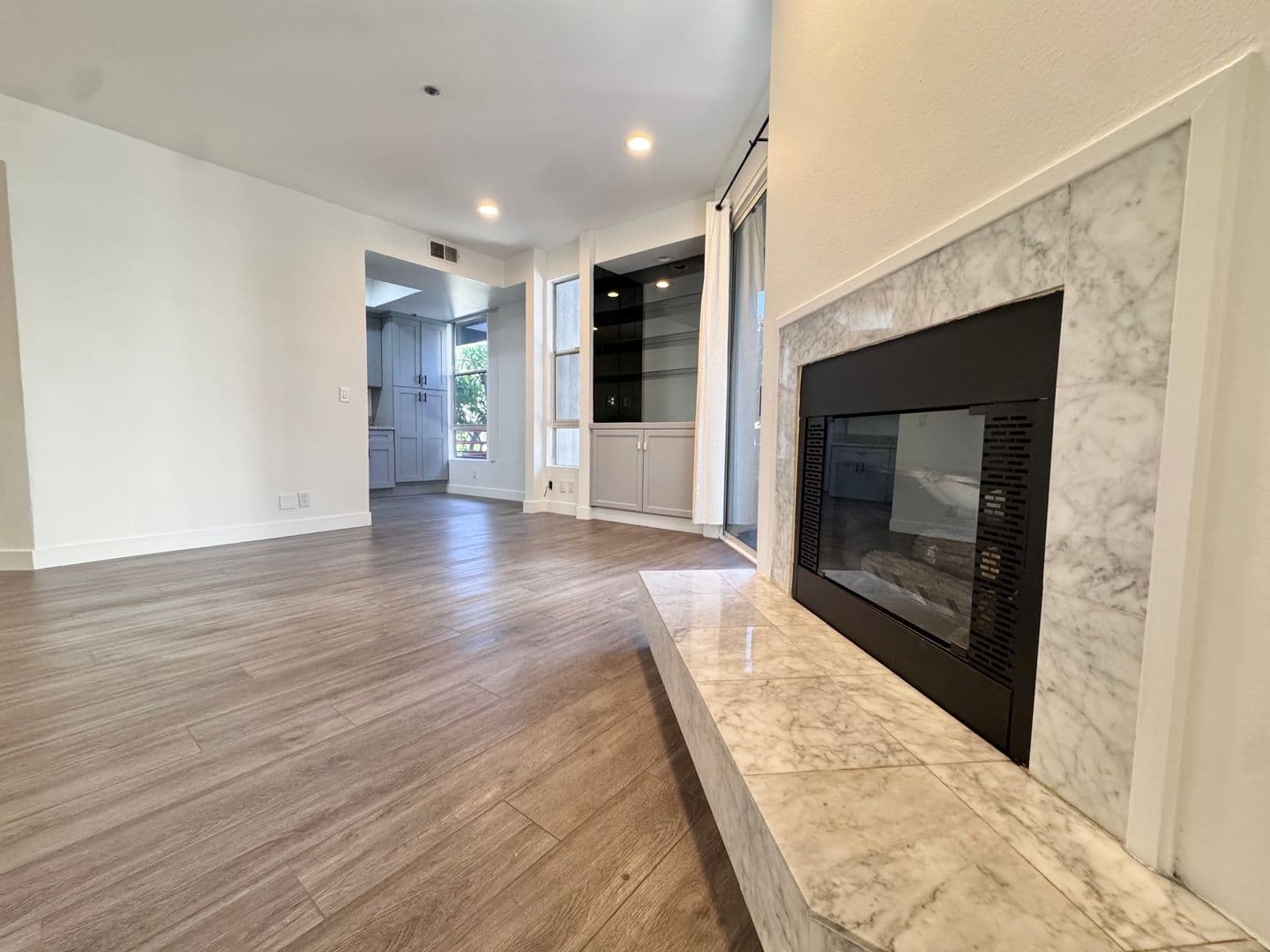 Los Angeles Apartment: 8915 Burton Way