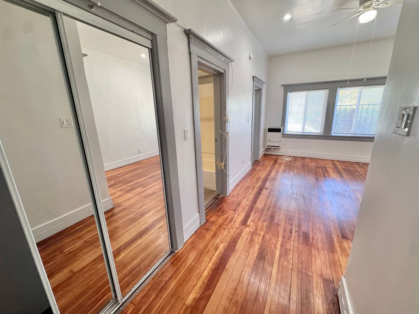 Los Angeles Apartment: 936 Albany Street