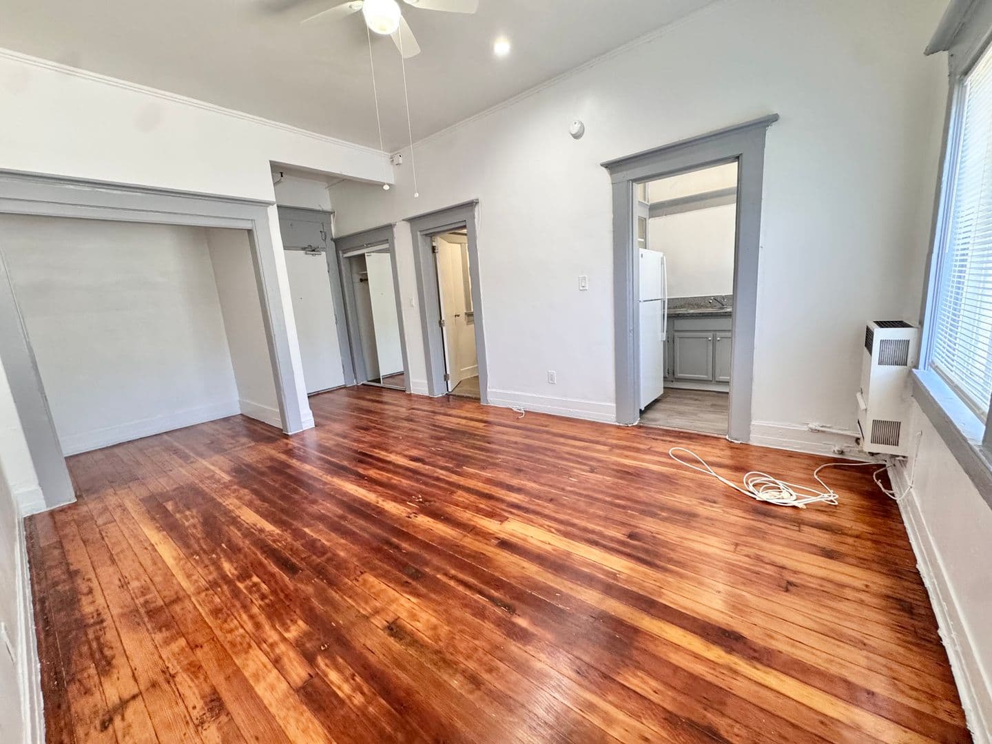 Los Angeles Apartment: 936 Albany Street