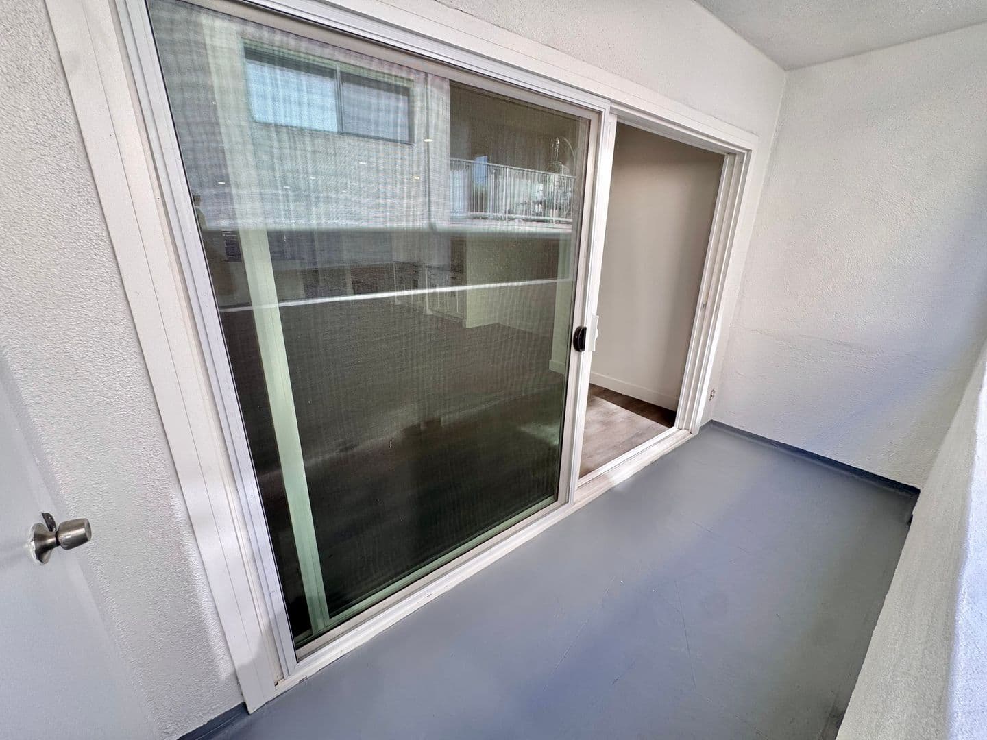 Beverly Hills Apartment: 117 N. Hamilton Dr.