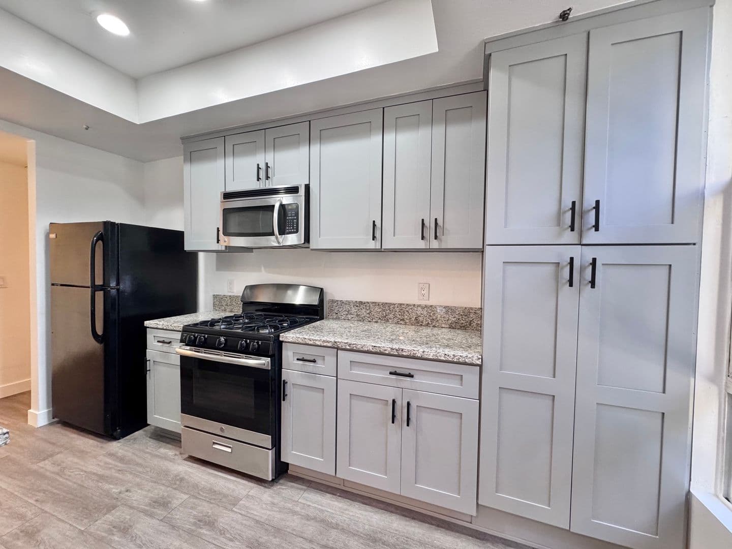 Los Angeles Apartment: 8915 Burton Way