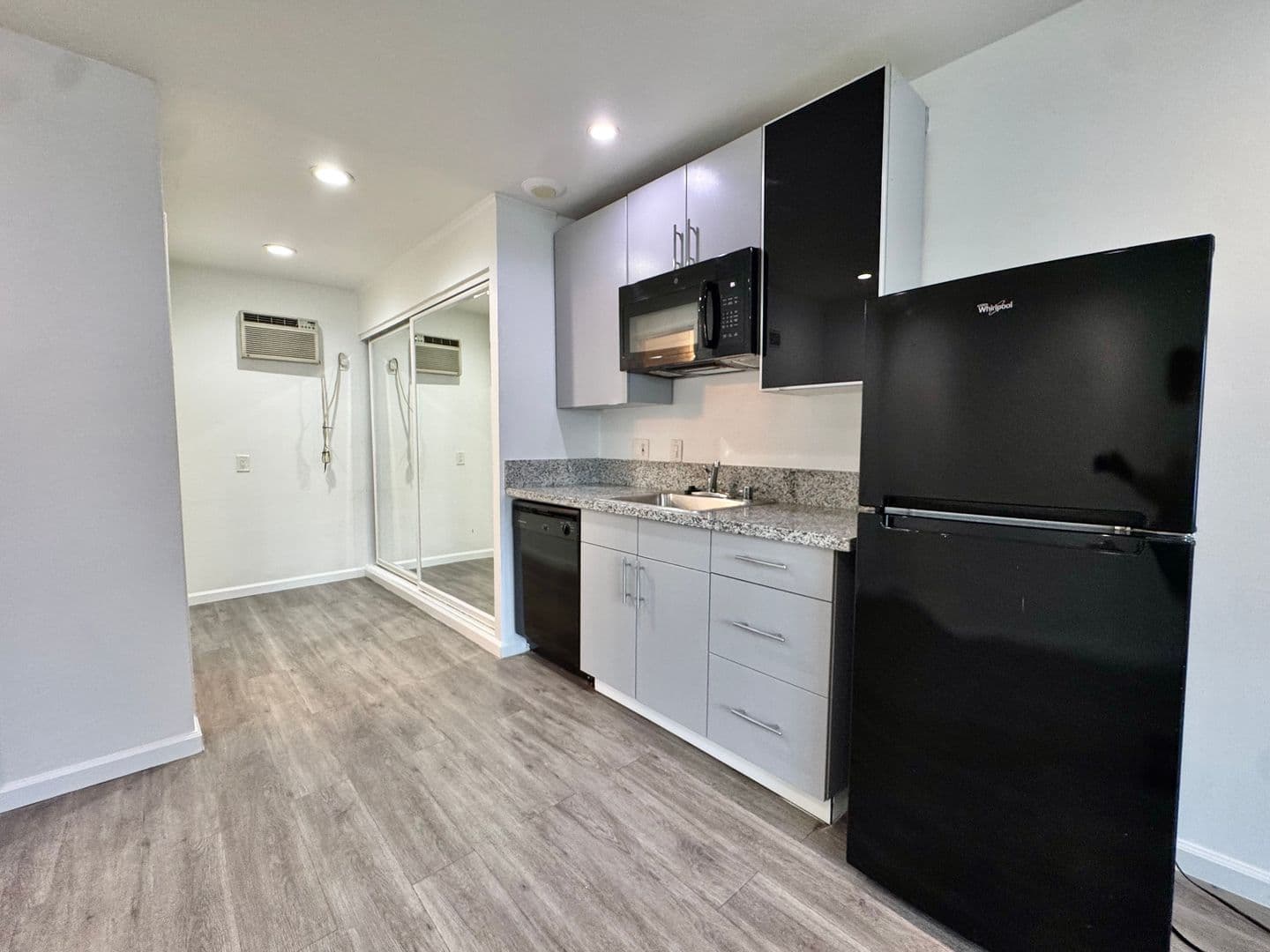 Los Angeles Apartment: 11720 Bellagio Rd.