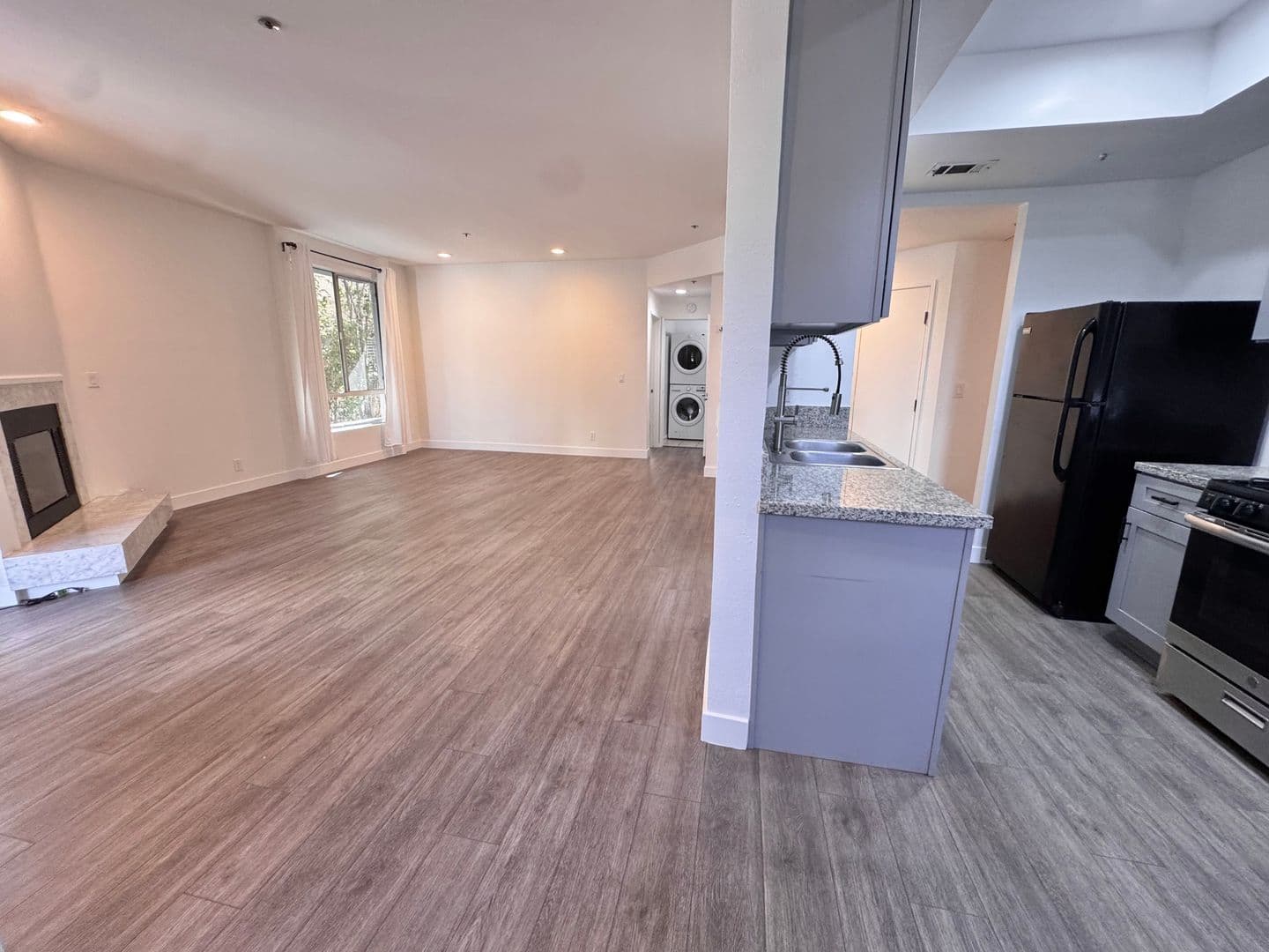 Los Angeles Apartment: 8915 Burton Way