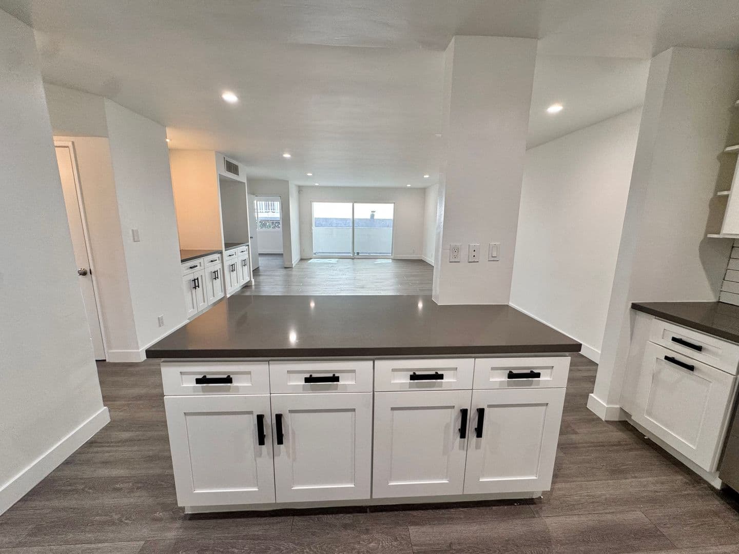 Beverly Hills Apartment: 117 N. Hamilton Dr.