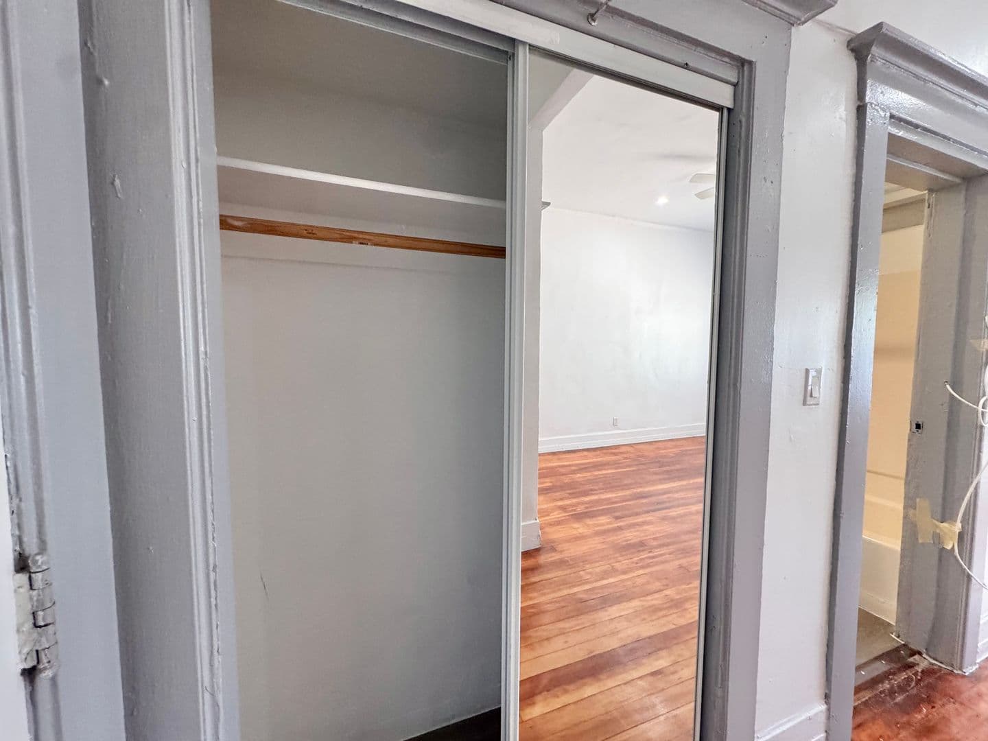 Los Angeles Apartment: 936 Albany Street