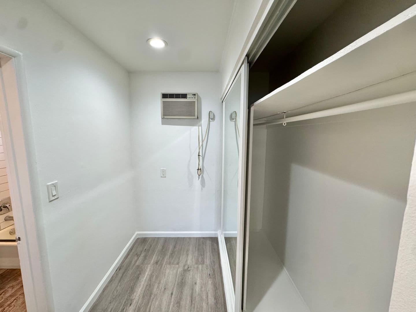 Los Angeles Apartment: 11720 Bellagio Rd.