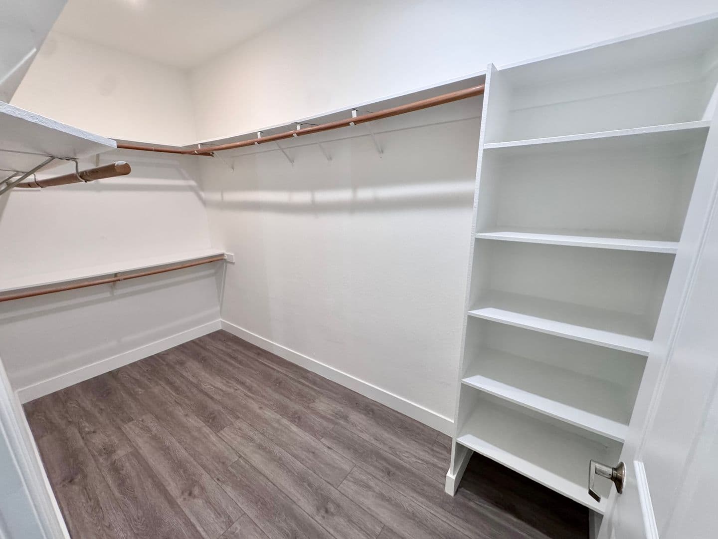 Los Angeles Apartment: 8915 Burton Way