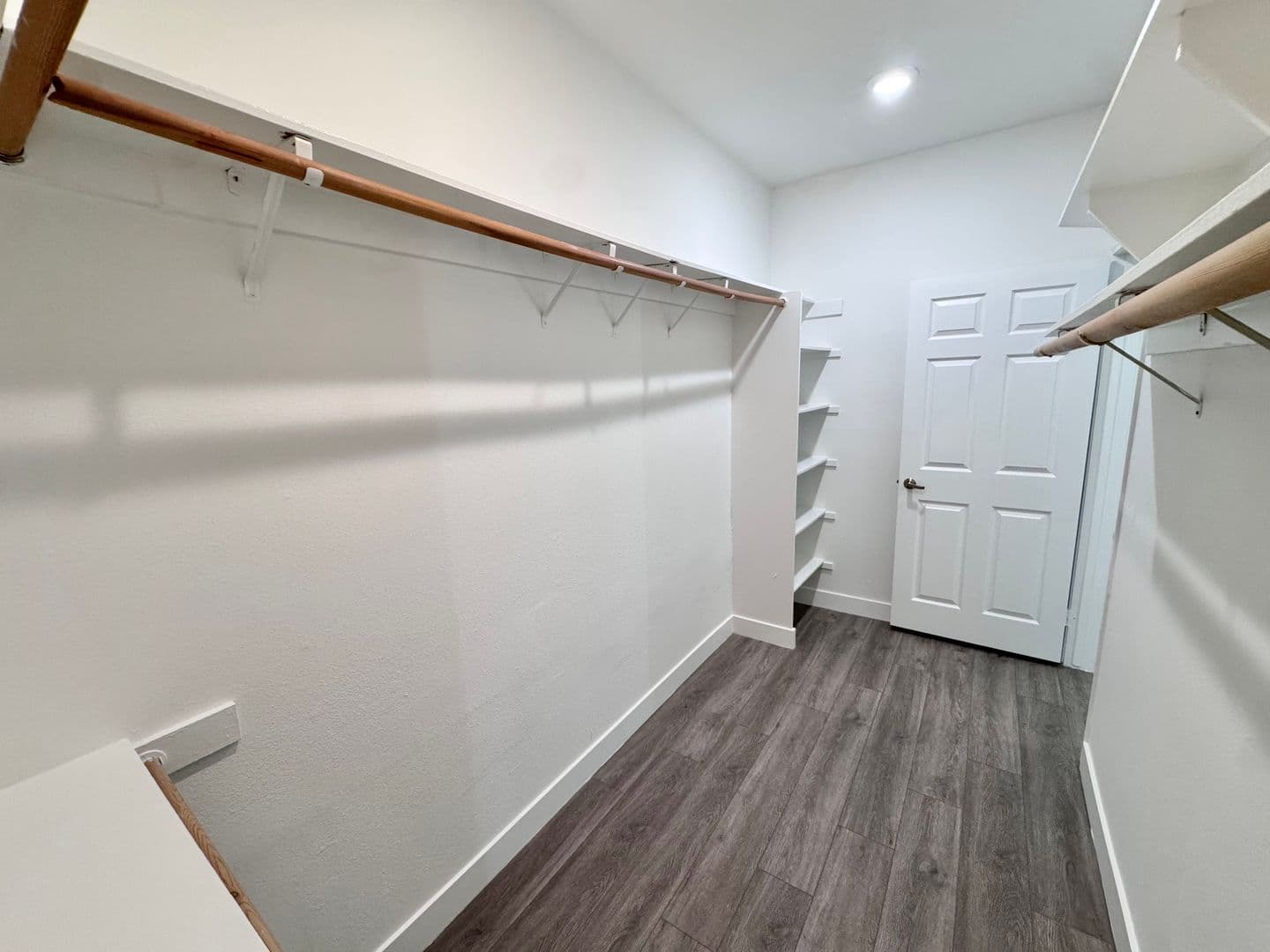 Los Angeles Apartment: 8915 Burton Way