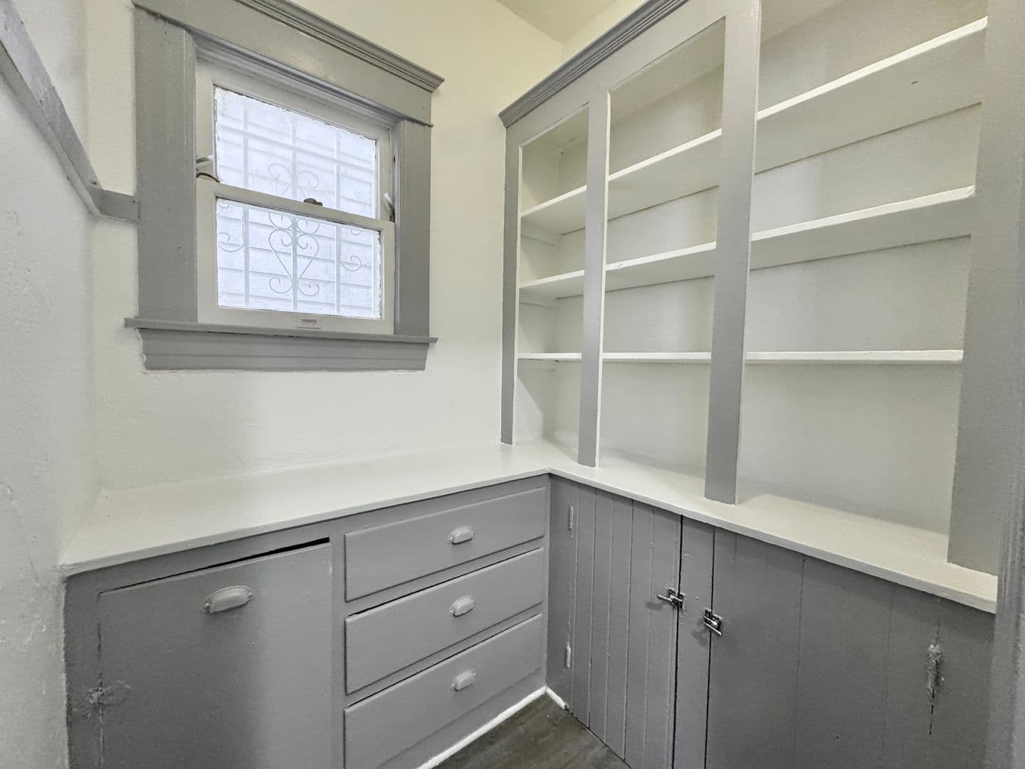 Los Angeles Apartment: 930 Albany St.