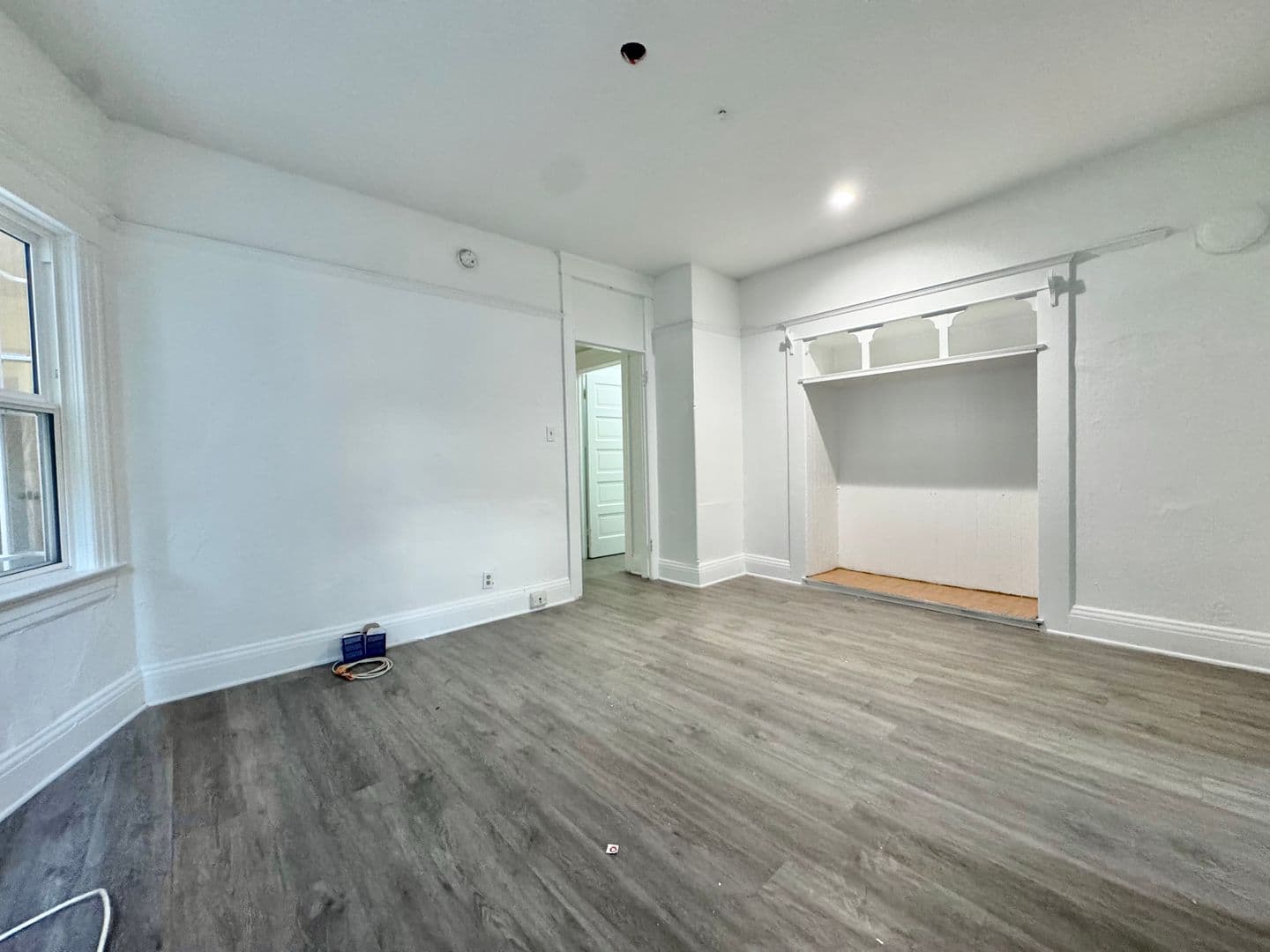 Los Angeles Apartment: 930 Albany St.