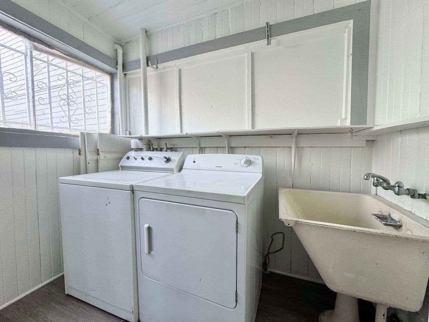Los Angeles Apartment: 930 Albany St.