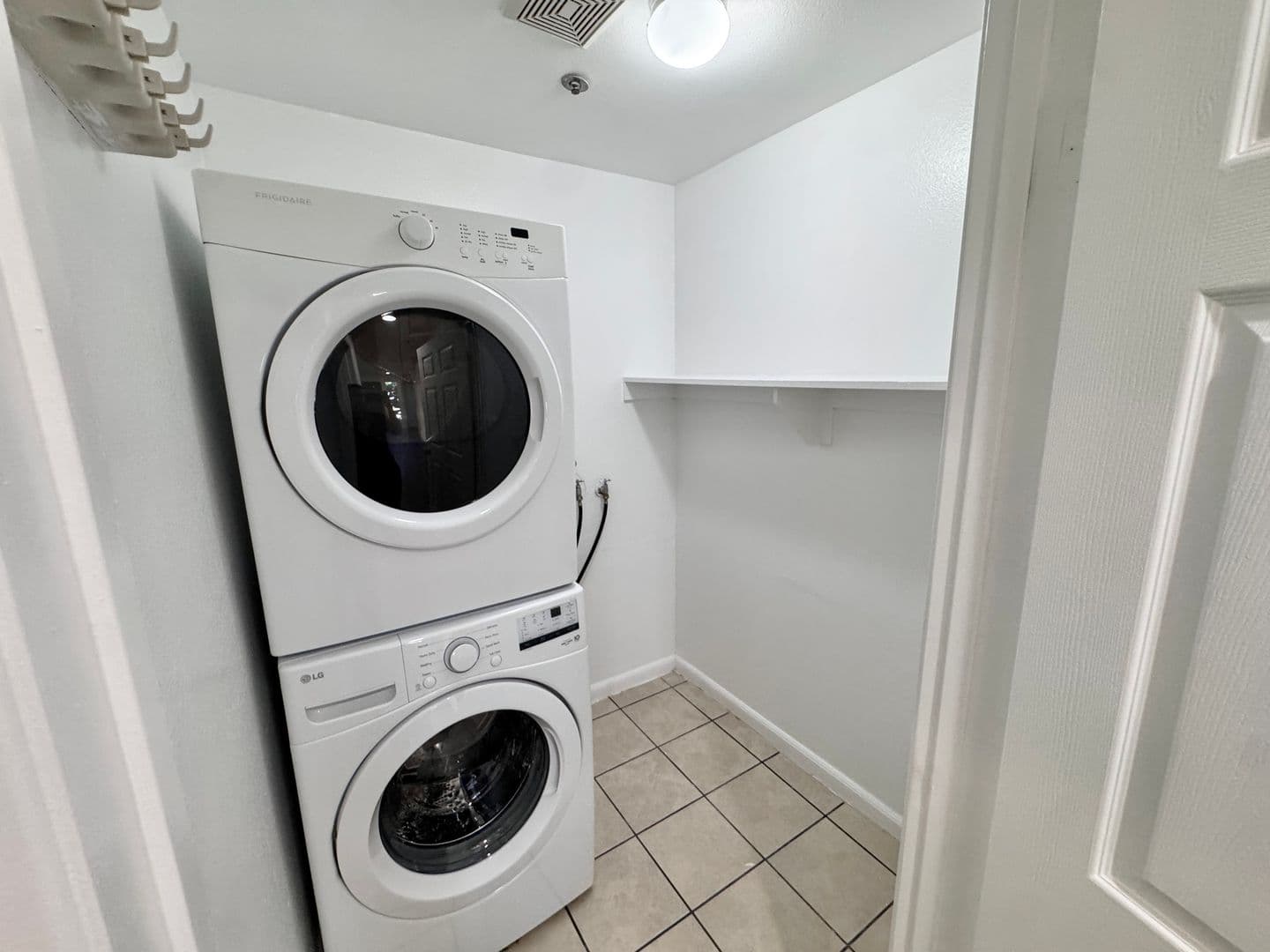 Los Angeles Apartment: 8915 Burton Way
