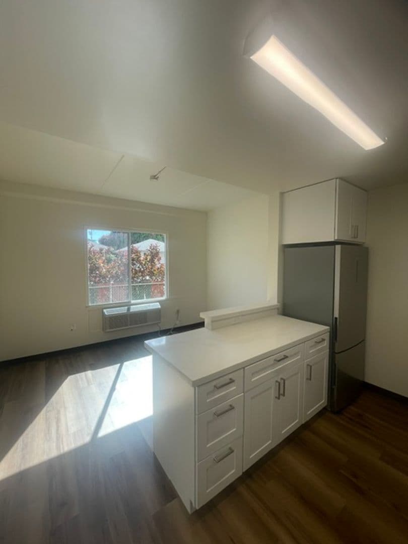 Honolulu Apartment: 902 C University Avenue