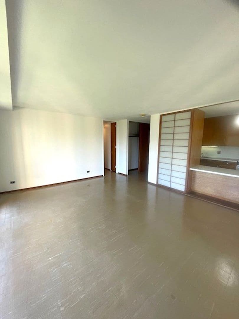 Honolulu Apartment: Queen Emma Gardens - King Tower 840