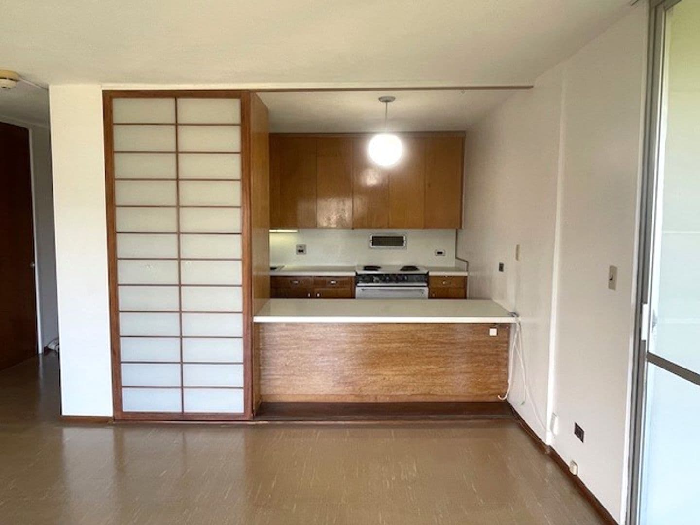 Honolulu Apartment: Queen Emma Gardens - King Tower 840