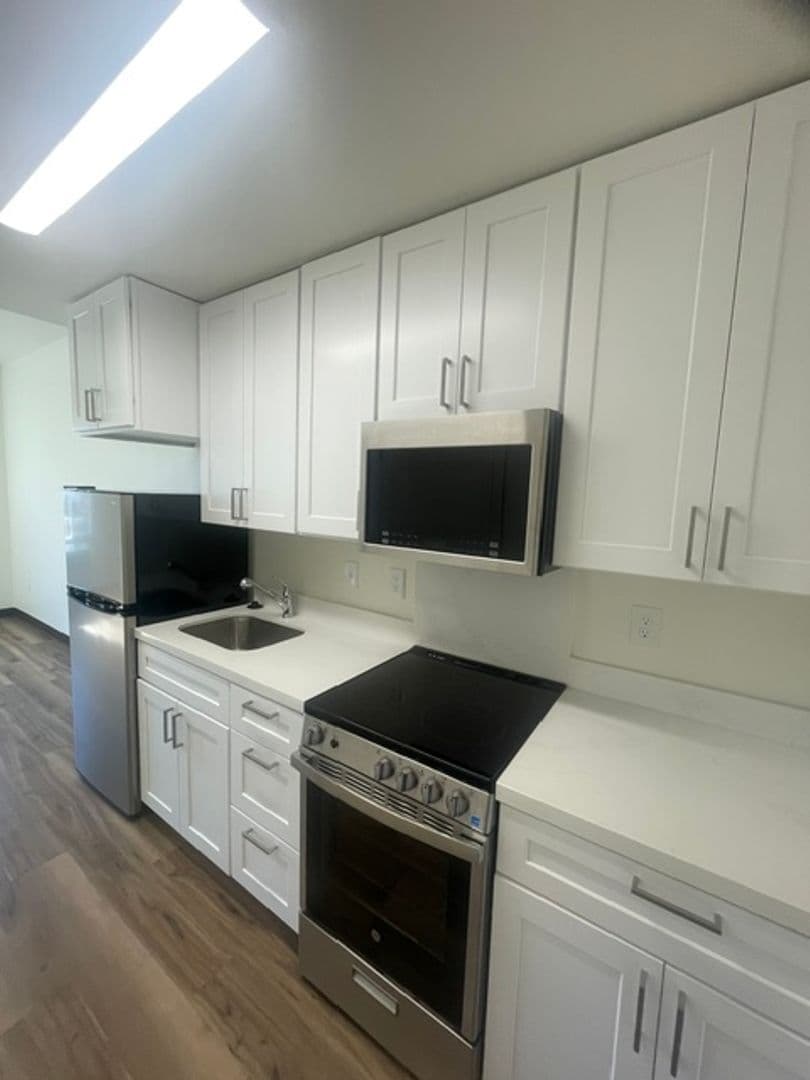 Honolulu Apartment: 902 C University Avenue