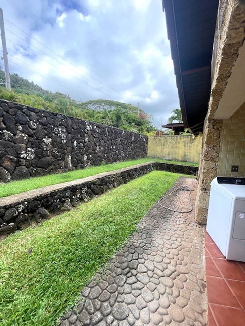 Kaneohe House: 48-493 Kamehameha Hwy