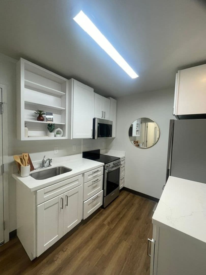 Honolulu Apartment: 1568-1572 Pensacola St