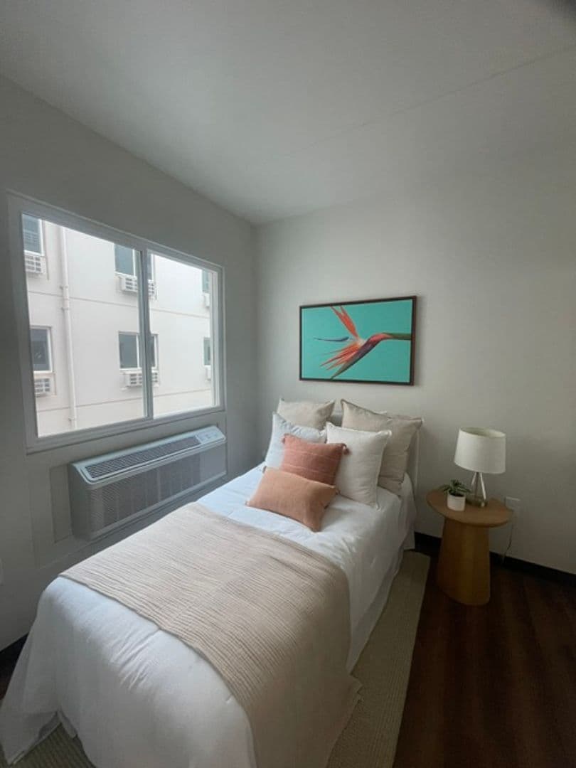 Honolulu Apartment: 1568-1572 Pensacola St
