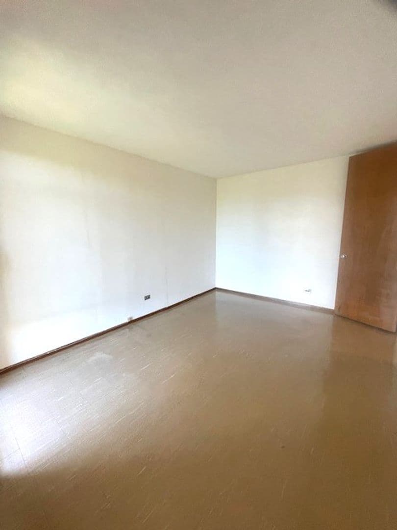 Honolulu Apartment: Queen Emma Gardens - King Tower 840