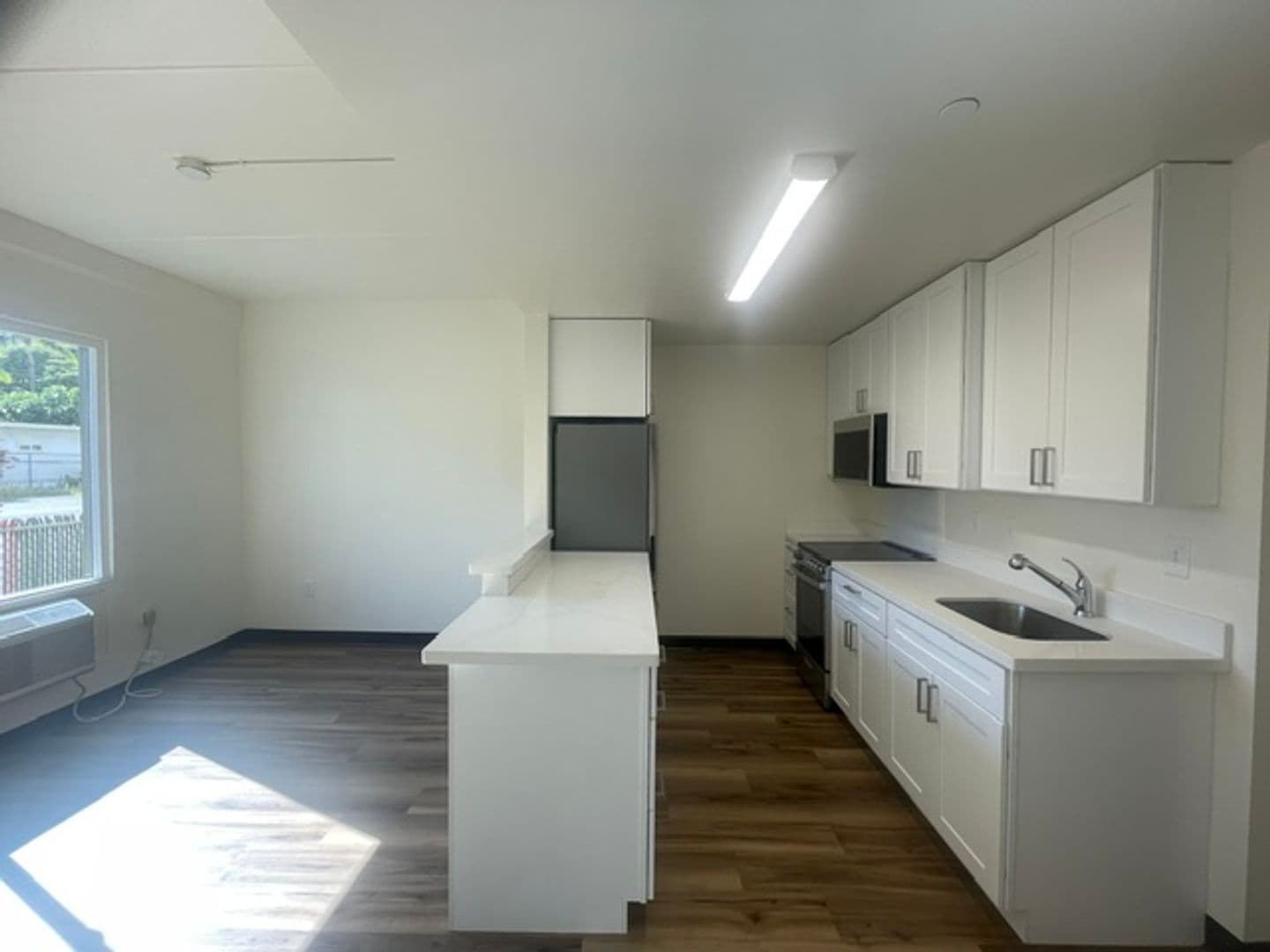 Honolulu Apartment: 902 C University Avenue