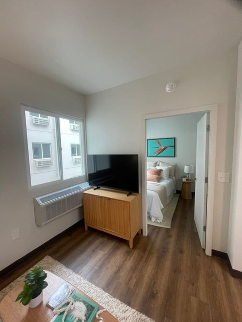 Honolulu Apartment: 1568-1572 Pensacola St