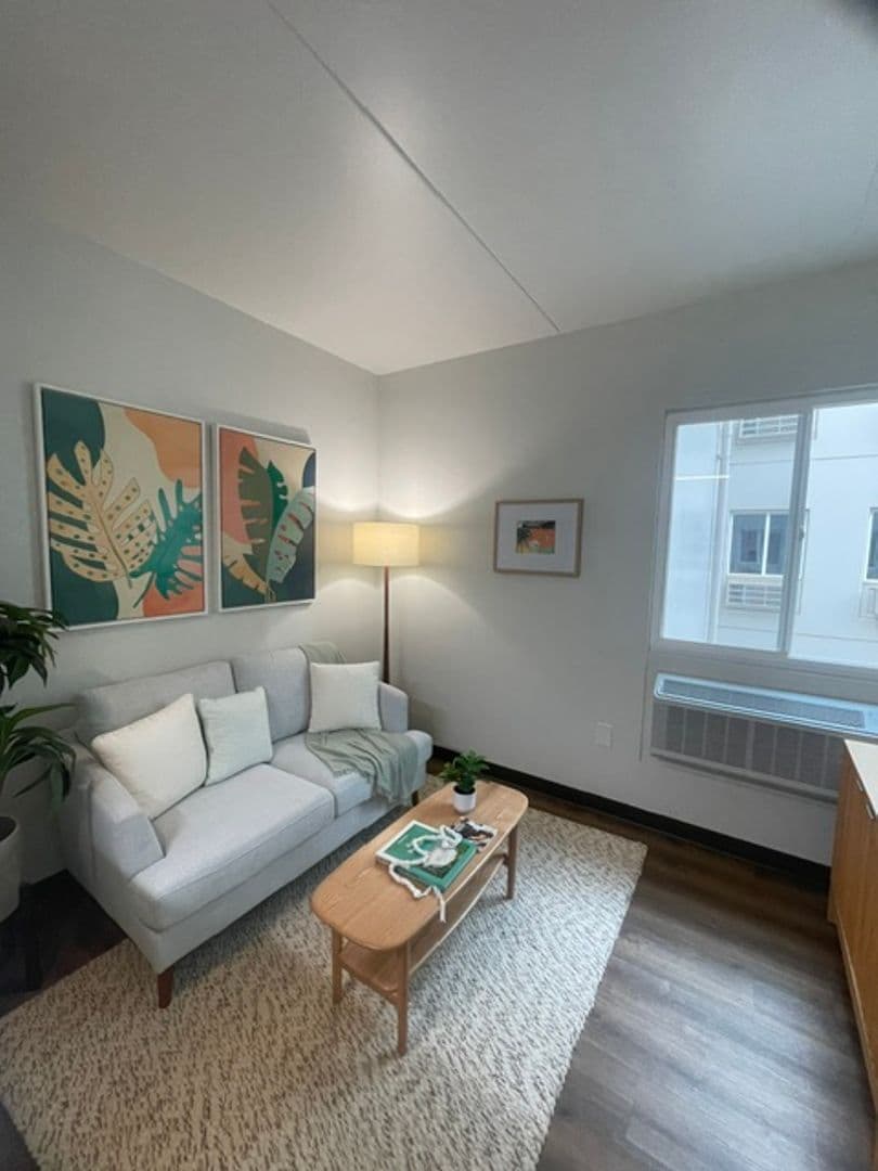 Honolulu Apartment: 1568-1572 Pensacola St