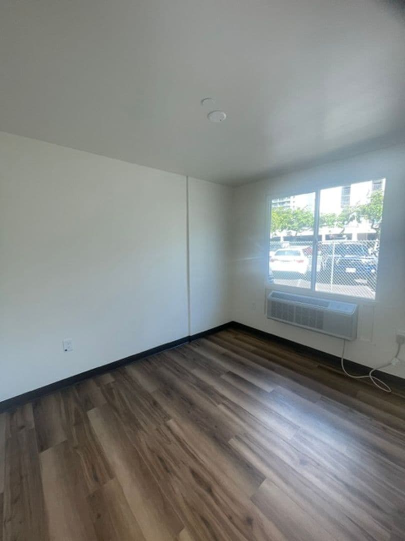Honolulu Apartment: 902 C University Avenue
