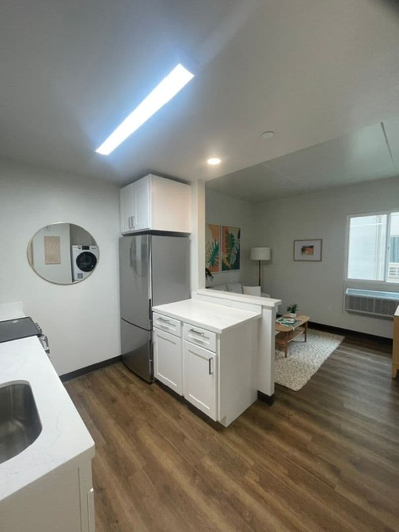 Honolulu Apartment: 1568-1572 Pensacola St