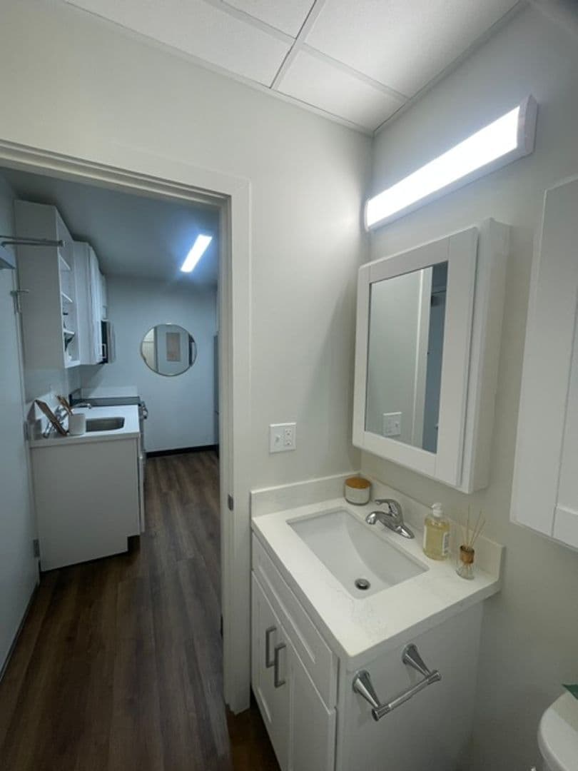 Honolulu Apartment: 1568-1572 Pensacola St