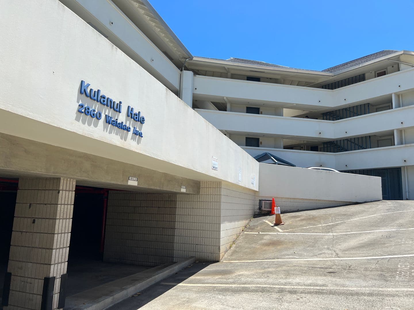 Honolulu Condo: 2860 Waialae Ave. #118