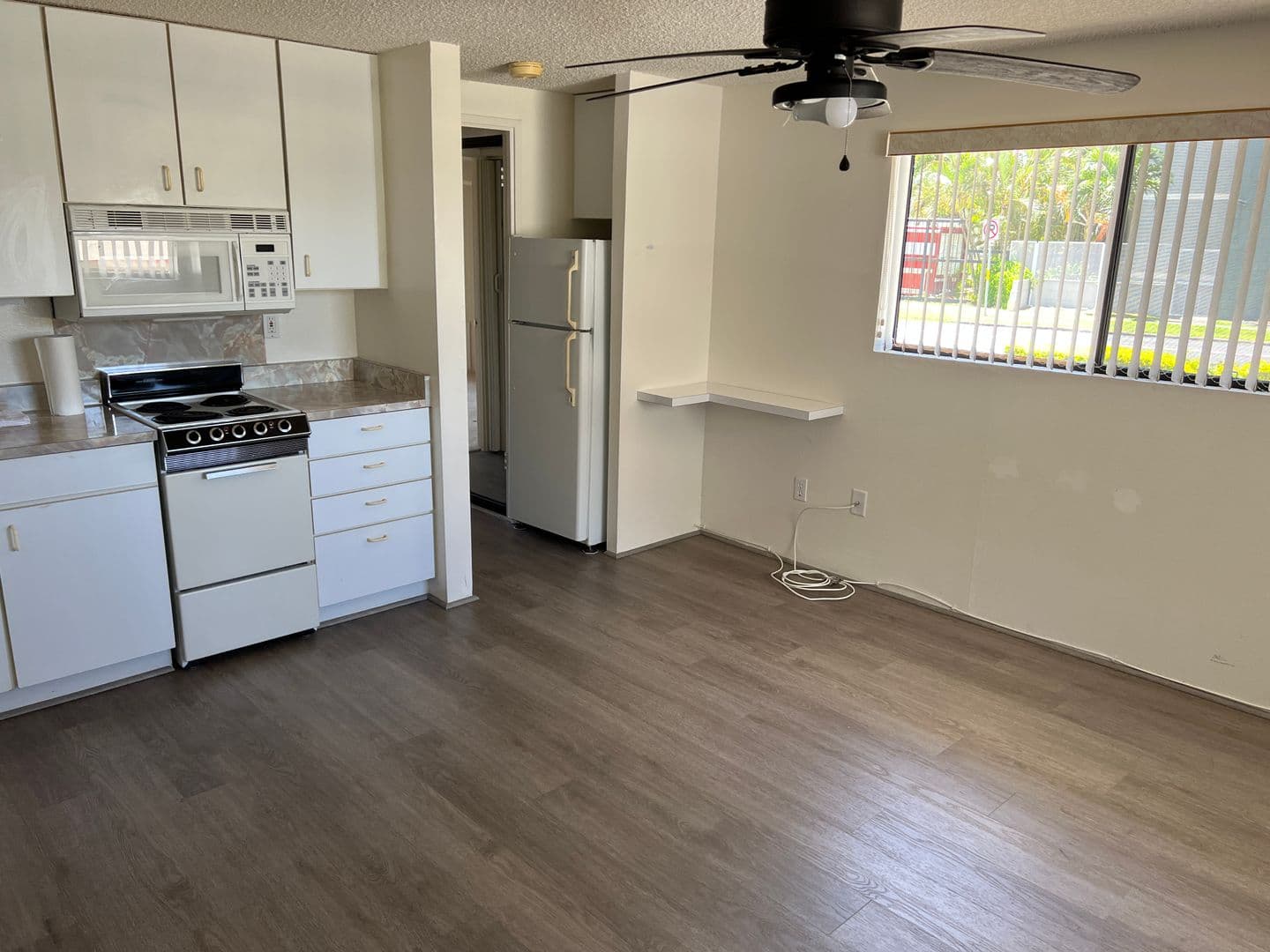 Honolulu Condo: 2860 Waialae Ave. #118