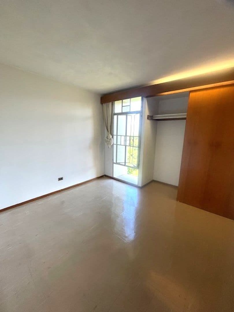 Honolulu Apartment: Queen Emma Gardens - King Tower 840