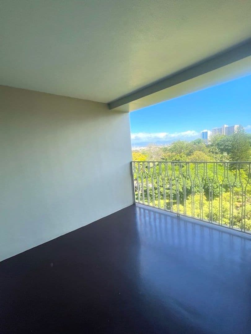 Honolulu Apartment: Queen Emma Gardens - King Tower 840