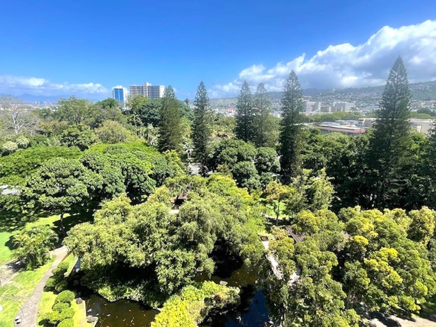 Honolulu Apartment: Queen Emma Gardens - King Tower 840