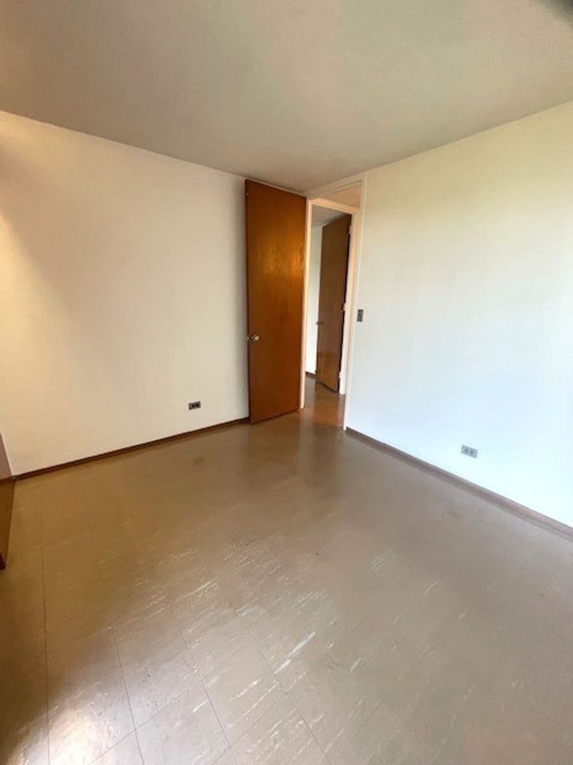 Honolulu Apartment: Queen Emma Gardens - King Tower 840