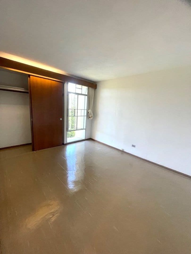 Honolulu Apartment: Queen Emma Gardens - King Tower 840