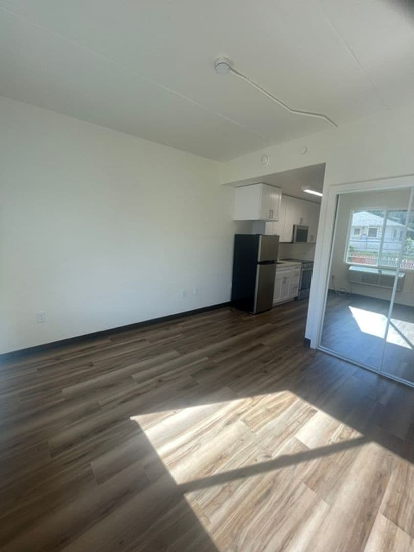 Honolulu Apartment: 902 C University Avenue