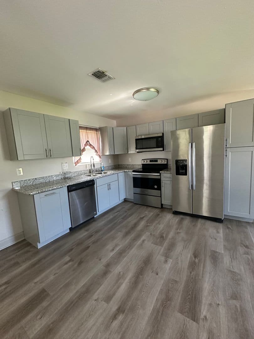 Houma House: 1406 Memory Lane