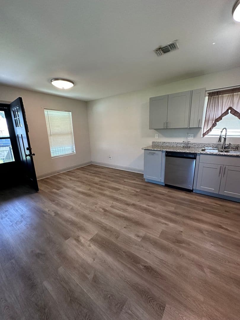 Houma House: 1406 Memory Lane