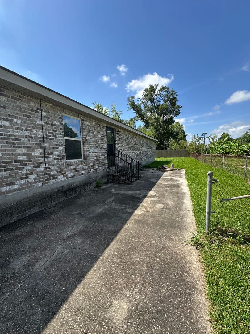 Houma House: 1406 Memory Lane