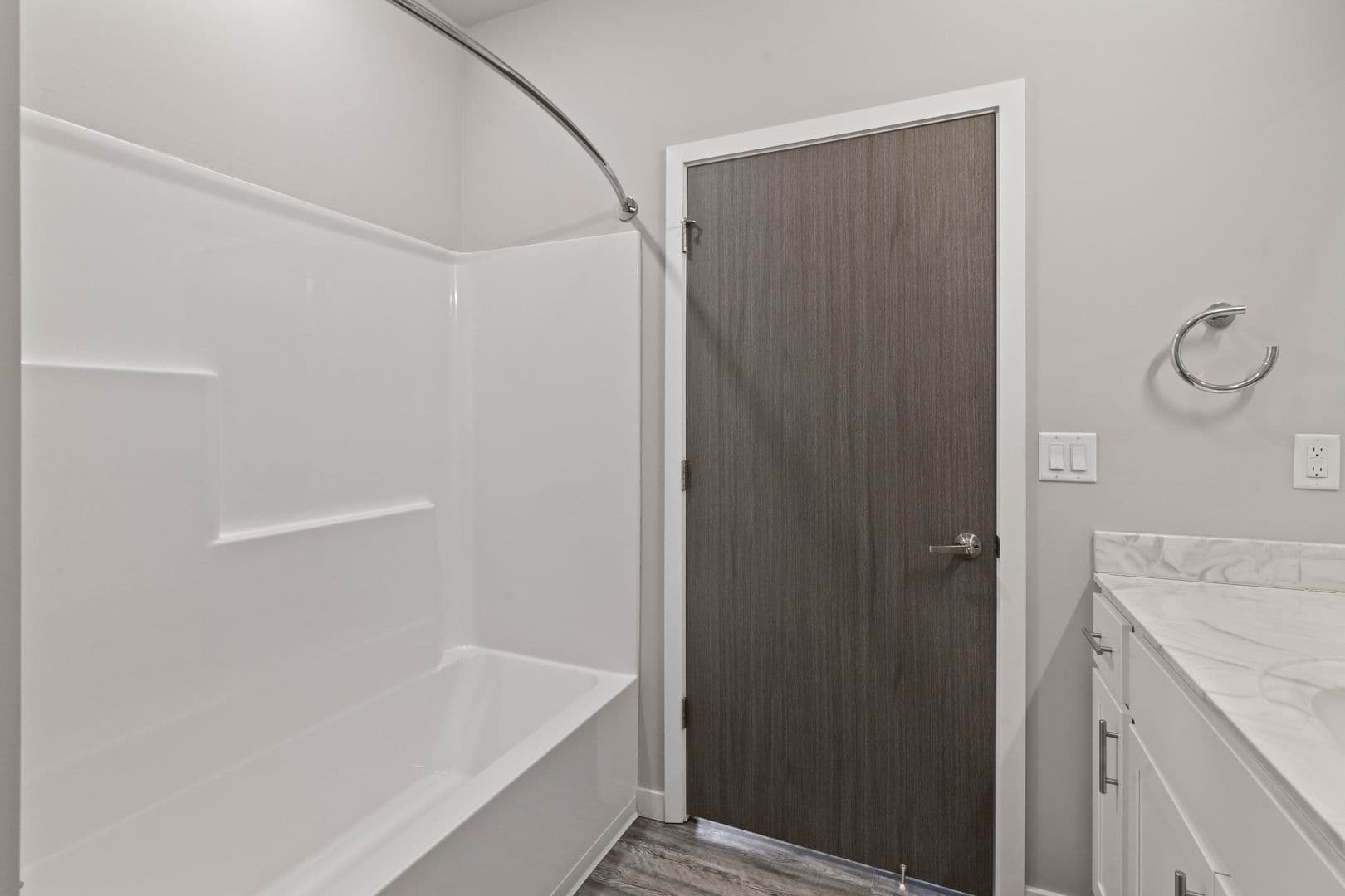 Lannon Apartment: 19400 Rock Pointe Way