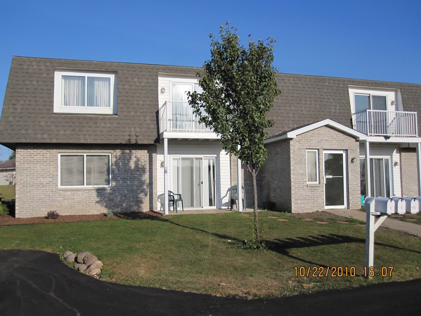 Darien Apartment: 328 Sweet Road