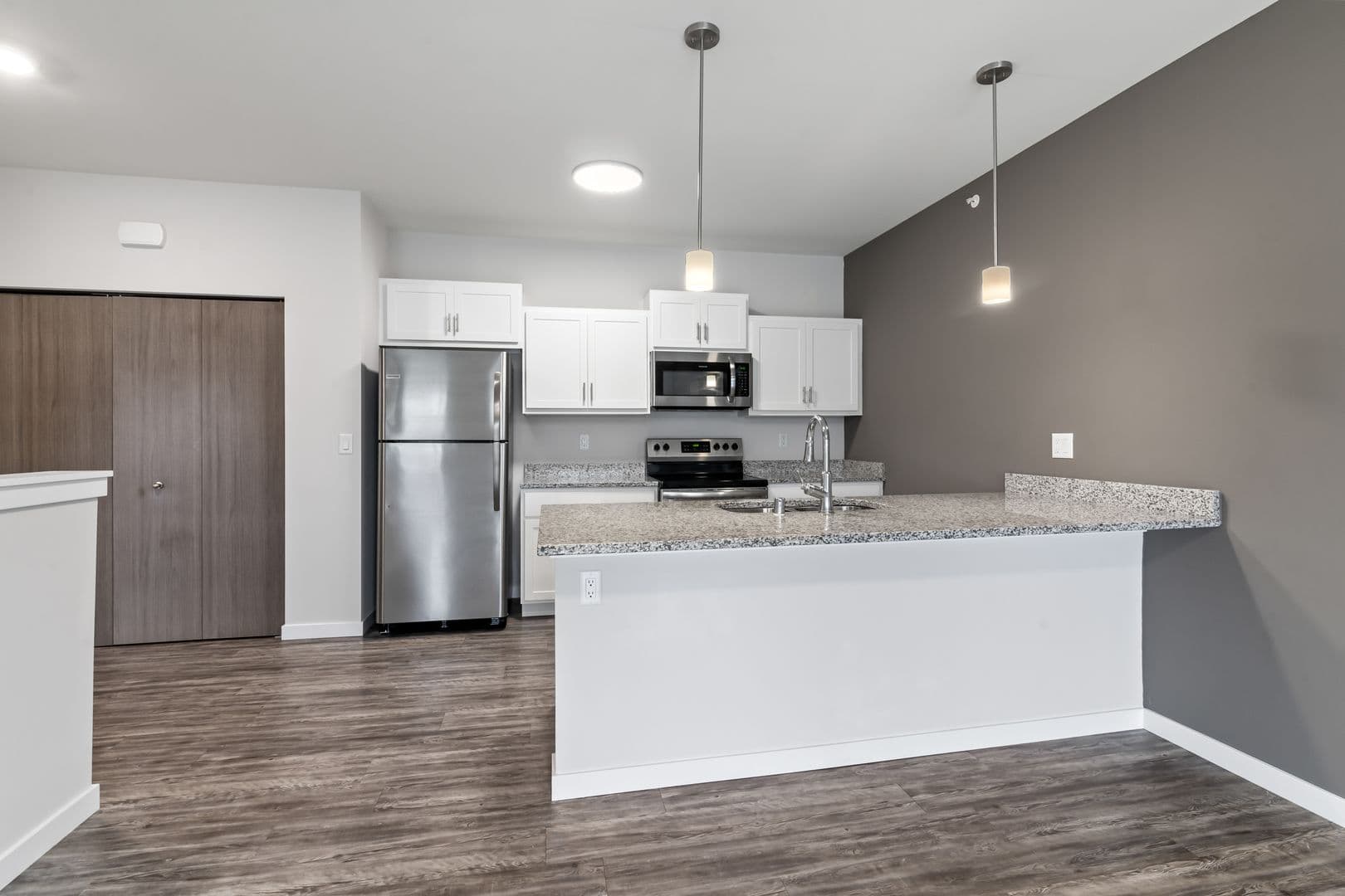 Lannon Apartment: 19400 Rock Pointe Way